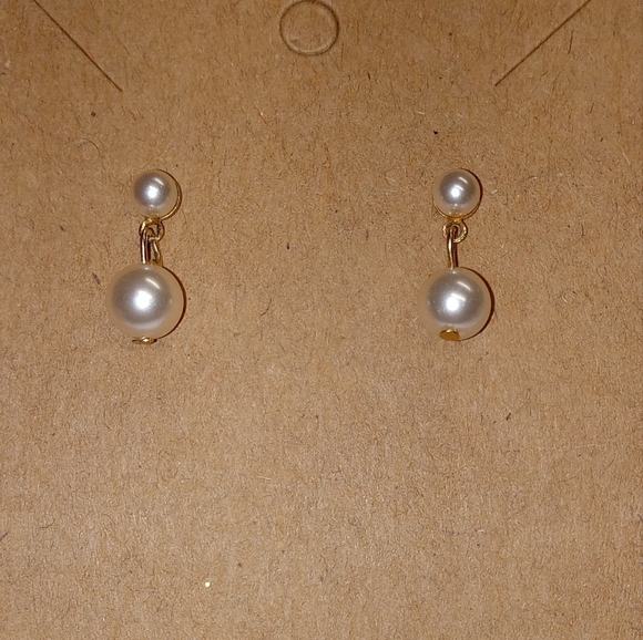 5 for $10 Vintage Gold Tone Faux Pearl Drop Earrings - Picture 1 of 5